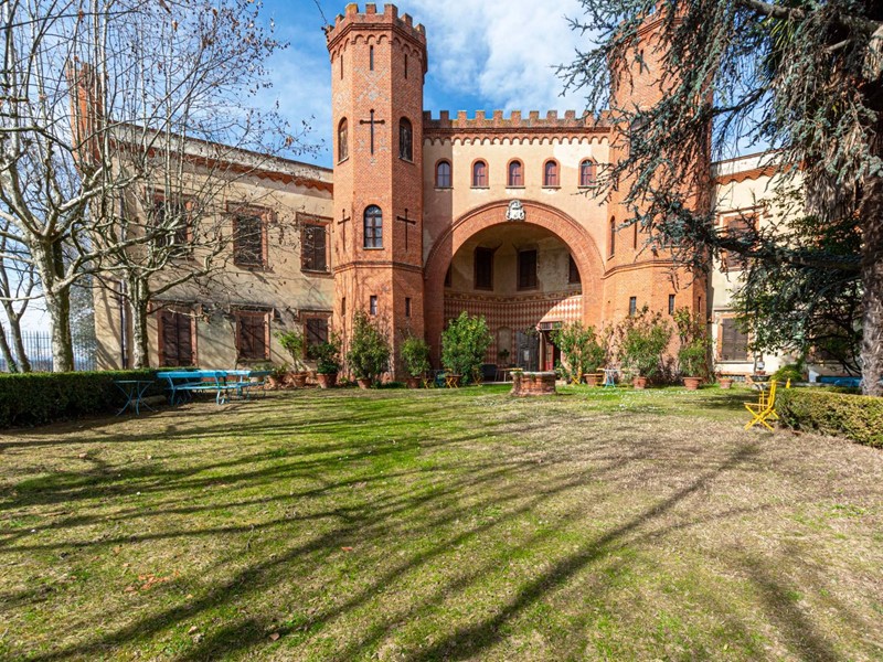 Appartamento in Vendita a Baldissero d'Alba, 2089 m²
