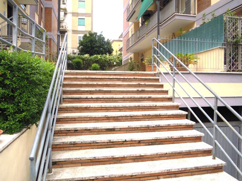 Bilocale in Vendita a Roma, 230'000&euro;, 80 m²