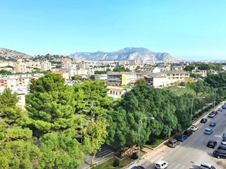Appartamento in Vendita a Palermo, 179'000&euro;, 142 m²