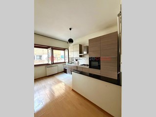 Bilocale in Vendita a Roma, 265'000&euro;, 60 m²