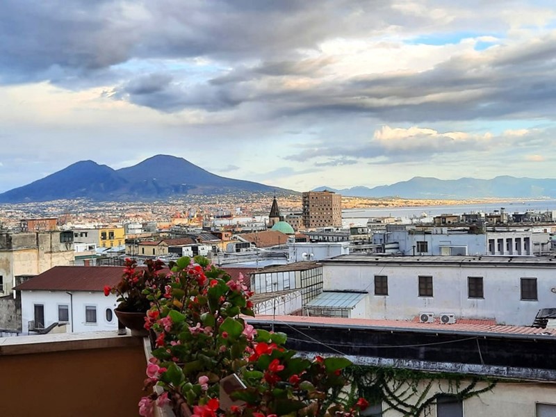 Appartamento in Vendita a Napoli, 890'000&euro;, 166 m², con Box