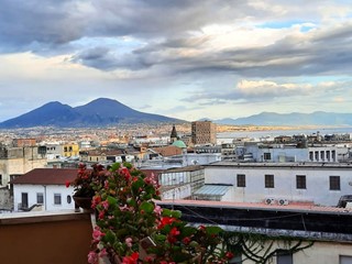 Appartamento in Vendita a Napoli, 890'000&euro;, 166 m², con Box