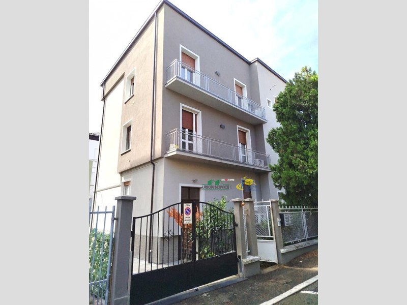 Quadrilocale in Vendita a Parma, 270'000&euro;, 100 m²