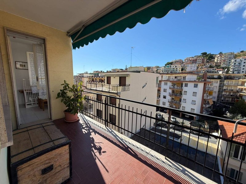 Trilocale in Affitto a Sanremo, zona San Martino, 600&euro;, 60 m², arredato