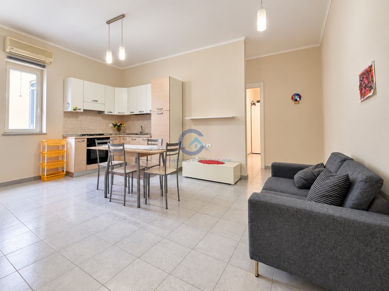 Trilocale in Vendita a Catanzaro, zona Catanzaro Lido, 115'000&euro;, 70 m²