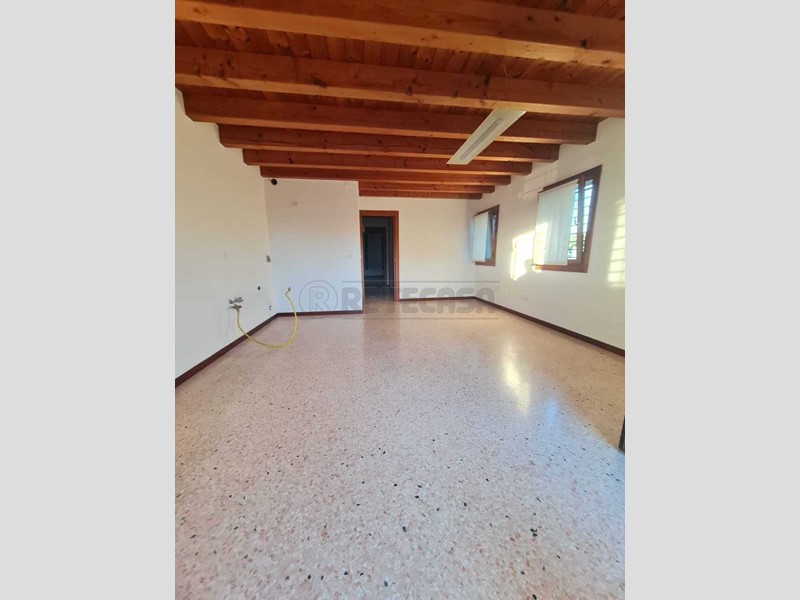 Trilocale in Affitto a Vicenza, 720&euro;, 60 m², arredato, con Box