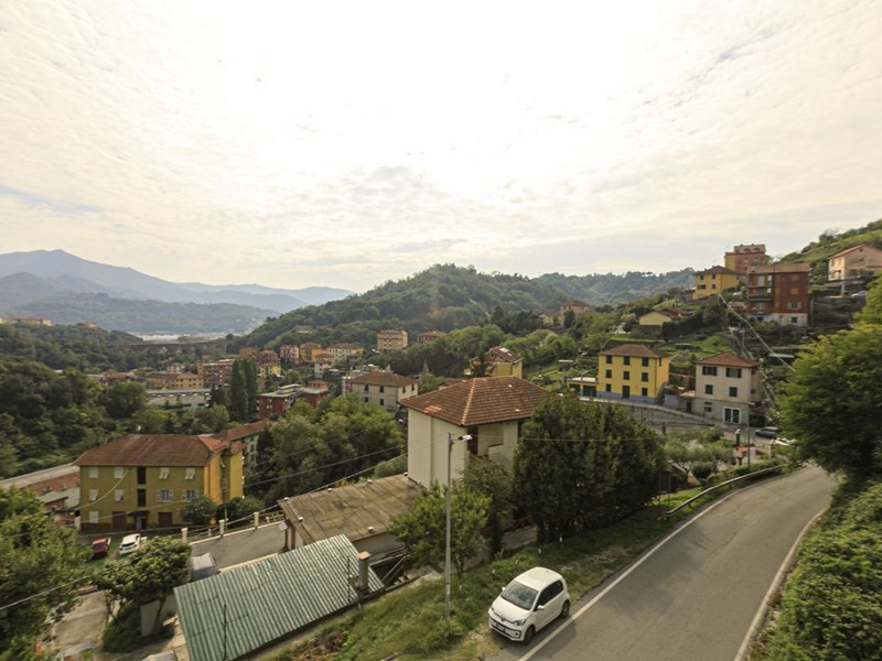 Appartamento in Vendita a Genova, 150'000&euro;, 117 m², con Box