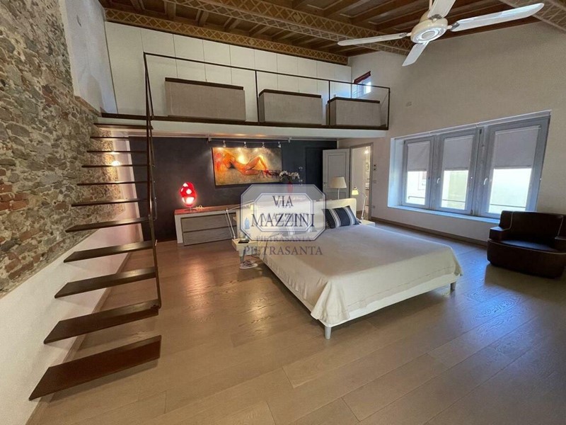 Appartamento in Vendita a Pietrasanta, 2'900'000&euro;, 380 m², arredato, con Box