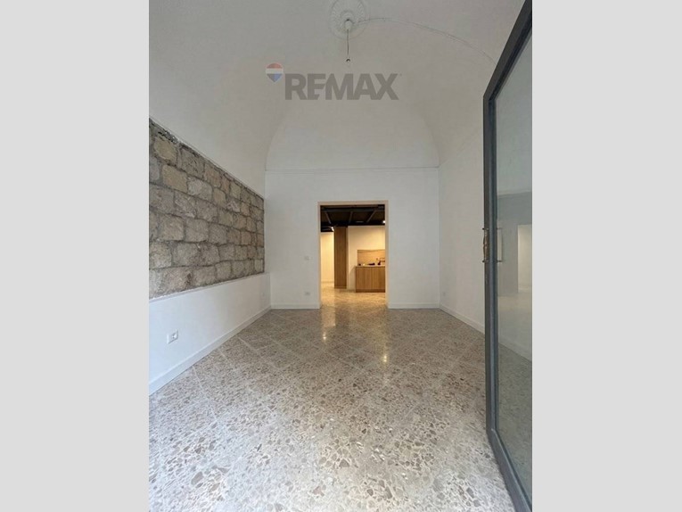 Trilocale in Vendita a Palermo, 99'000&euro;, 71 m²
