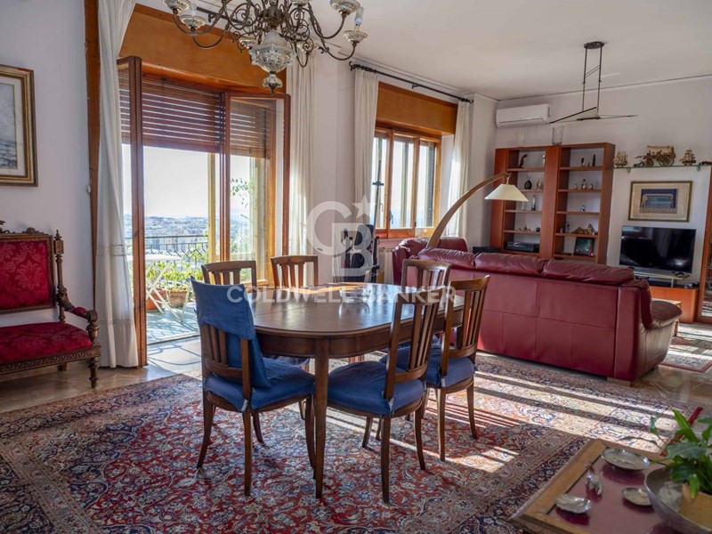 Appartamento in Vendita a Salerno, 640'000&euro;, 206 m²