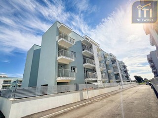 Trilocale in Vendita a Pomezia, 184'000&euro;, 70 m²