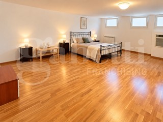 Bilocale in Vendita a Chioggia, 132'000&euro;, 71 m², arredato
