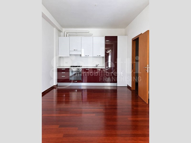 Trilocale in Affitto a Milano, 2'416&euro;, 76 m²