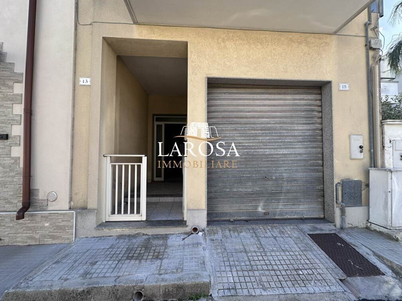 Appartamento in Vendita a Vernole, 130'000&euro;, 175 m², con Box