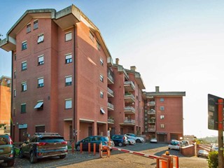 Trilocale in Vendita a Albano Laziale, 235'000&euro;, 105 m², con Box