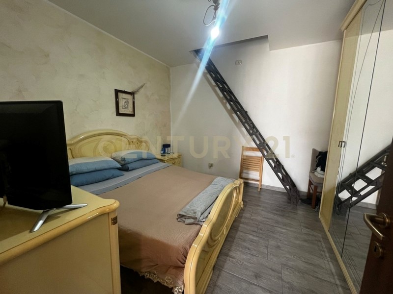 Appartamento in Vendita a Catania, 94'000&euro;, 150 m²