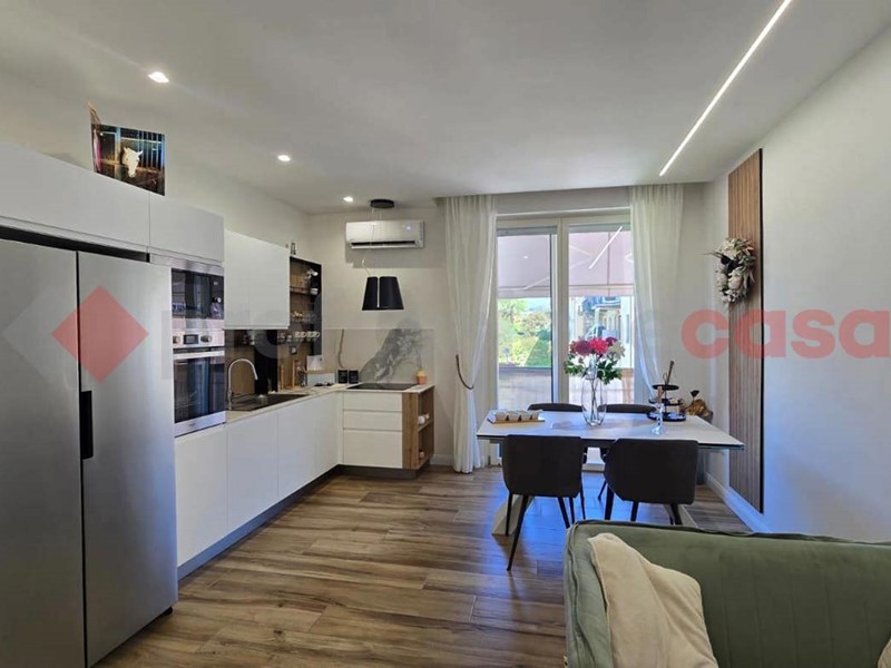 Appartamento in Vendita a Arezzo, 265'000&euro;, 94 m², con Box