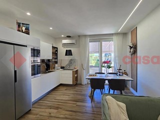 Appartamento in Vendita a Arezzo, 265'000&euro;, 94 m², con Box