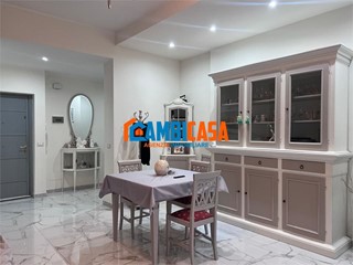 Quadrilocale in Vendita a Palermo, 165'000&euro;, 150 m²