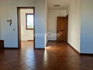 Appartamento in Vendita a Lucca, zona Arancio, 240'000&euro;, 95 m²