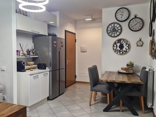 Appartamento in Vendita a Campiglia Marittima, zona Venturina Terme, 200'000&euro;, 77 m², arredato, con Box