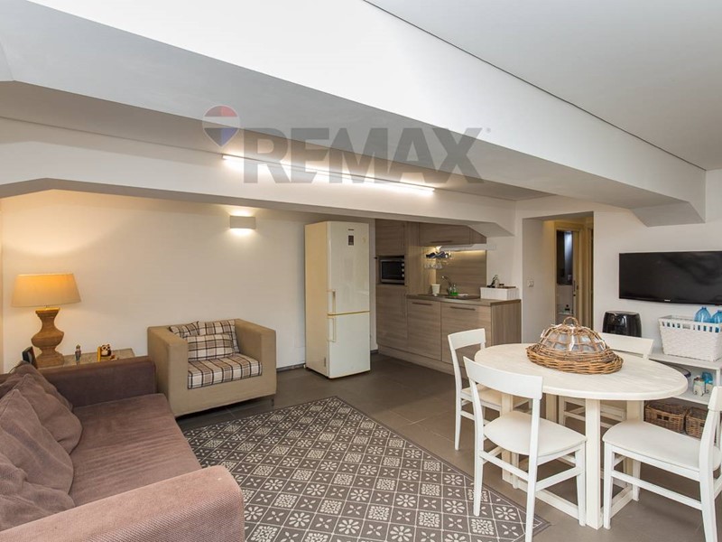 Appartamento in Vendita a Catania, 165'000&euro;, 157 m²