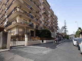 Quadrilocale in Vendita a Catania, 135'000&euro;, 127 m²
