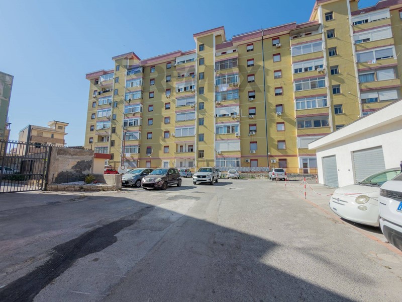 Appartamento in Affitto a Palermo, 700&euro;, 148 m²
