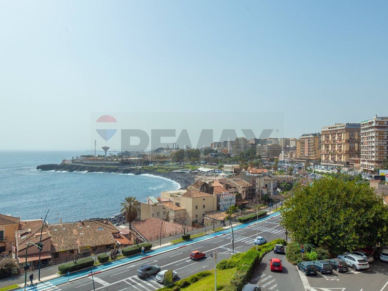 Appartamento in Affitto a Catania, 1'800&euro;, 160 m²