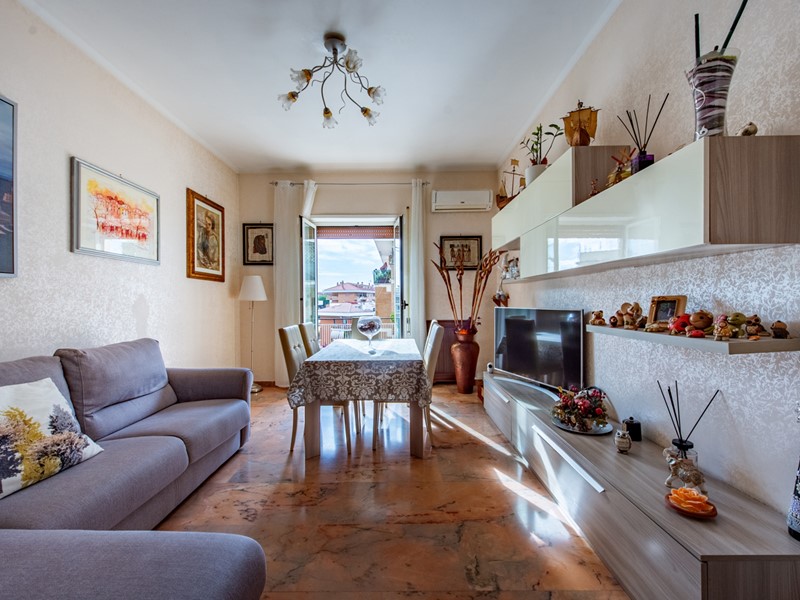 Trilocale in Vendita a Roma, 385'000&euro;, 102 m²