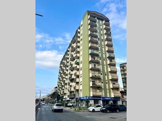 Appartamento in Vendita a Palermo, 255'000&euro;, 161 m²