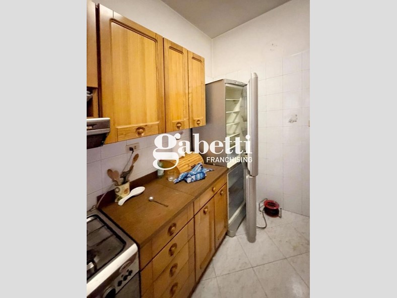 Trilocale in Vendita a Roma, 263'000&euro;, 84 m²