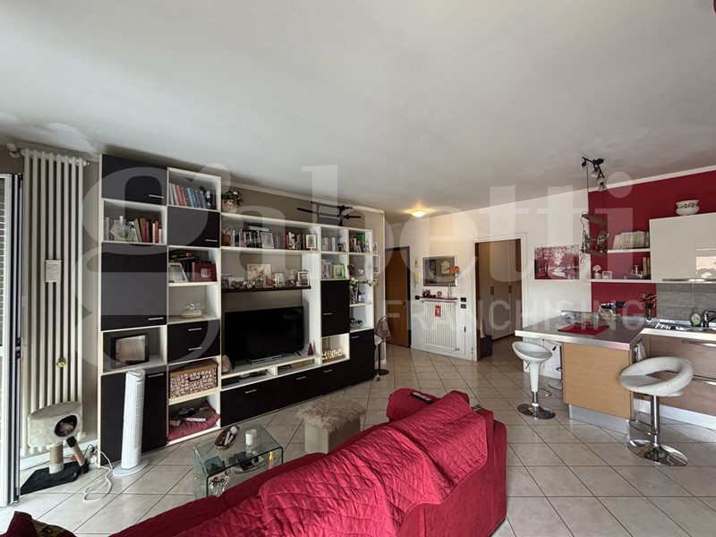 Trilocale in Vendita a Brescia, 180'000&euro;, 96 m², con Box