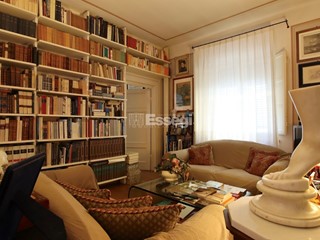 Appartamento in Vendita a Lucca, zona Centro storico, 450'000&euro;, 130 m²