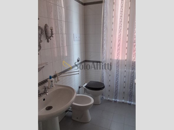 Trilocale in Affitto a Pescara, zona Piazza Salotto, 1'150&euro;, 79 m², arredato