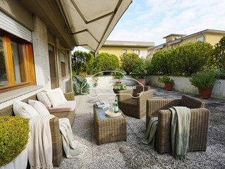 Appartamento in Vendita a Lucca, zona Sant'Anna, 420'000&euro;, 200 m², arredato, con Box
