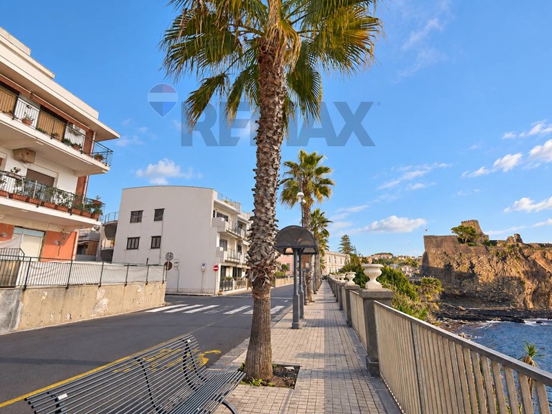 Quadrilocale in Vendita a Aci Castello, 67'000&euro;, 69 m²