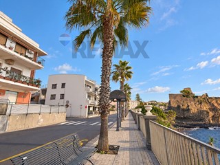 Quadrilocale in Vendita a Aci Castello, 67'000&euro;, 69 m²