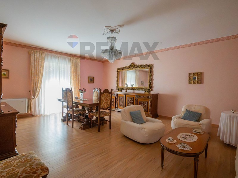 Appartamento in Vendita a Caltagirone, 45'000&euro;, 169 m²