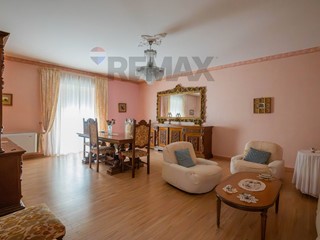 Appartamento in Vendita a Caltagirone, 45'000&euro;, 169 m²
