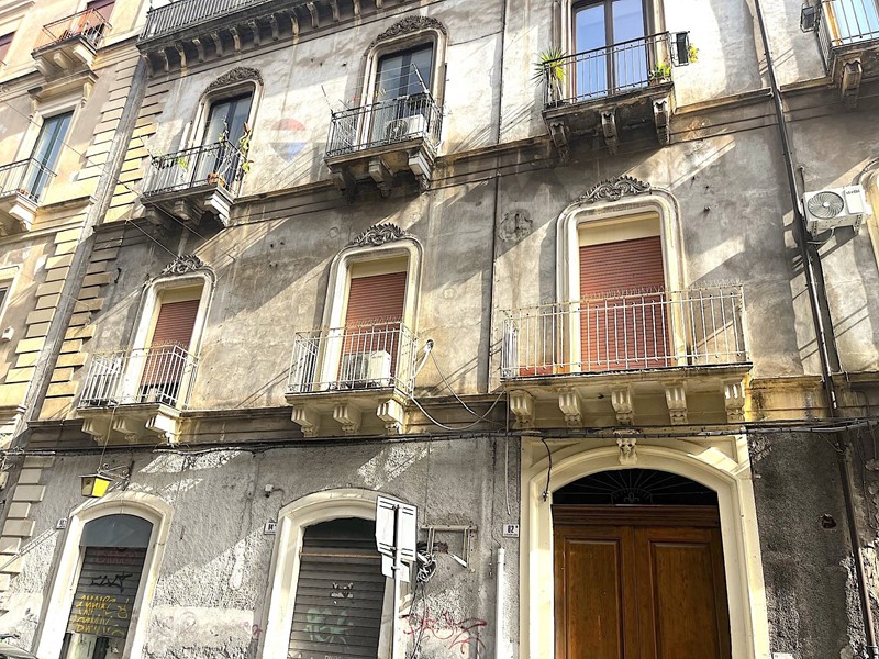 Appartamento in Vendita a Catania, 148'000&euro;, 143 m²