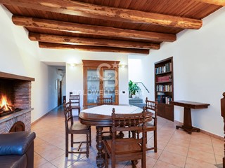 Appartamento in Vendita a Viterbo, 175'000&euro;, 138 m²