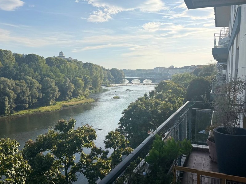 Appartamento in Affitto a Torino, 2'400&euro;, 200 m²
