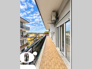 Trilocale in Vendita a Napoli, 165'000&euro;, 82 m²