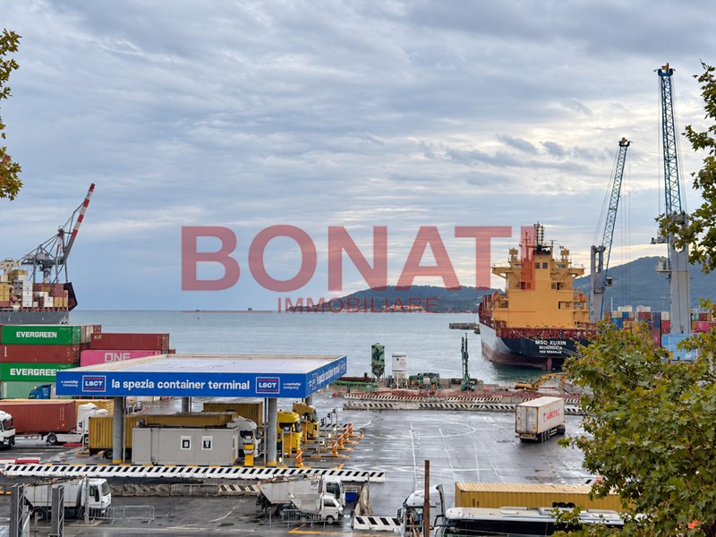 Trilocale in Vendita a La Spezia, zona Periferia Est, 88'000&euro;, 68 m², arredato