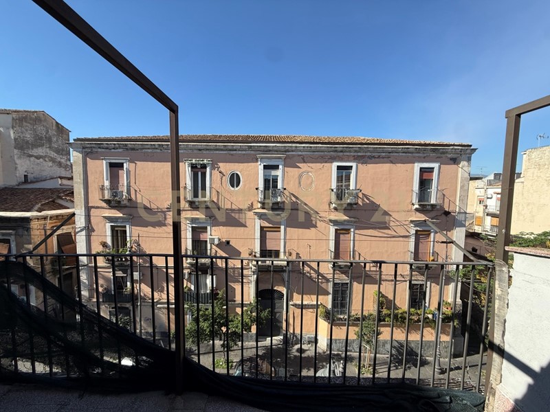 Appartamento in Vendita a Catania, 95'000&euro;, 95 m², con Box