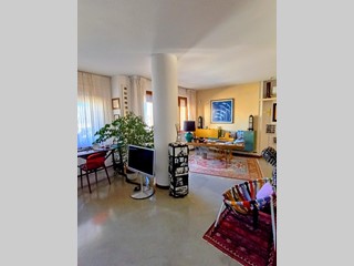 Appartamento in Vendita a Lucca, 330'000&euro;, 130 m², arredato, con Box