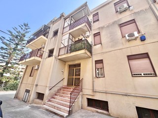 Quadrilocale in Vendita a Palermo, 115'000&euro;, 97 m²