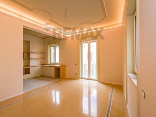 Appartamento in Vendita a Palermo, 320'000&euro;, 160 m²