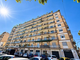 Appartamento in Vendita a Palermo, 240'000&euro;, 159 m²